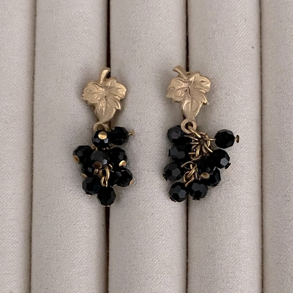 Vintage Gold Leaf with Black Beaded Dangle Stones Clip on Earrings